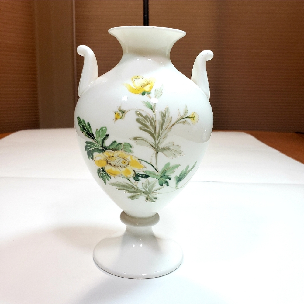 Vintage (1970) Wedgwood "Golden Glory" 9" /23cm English Bone China Vase